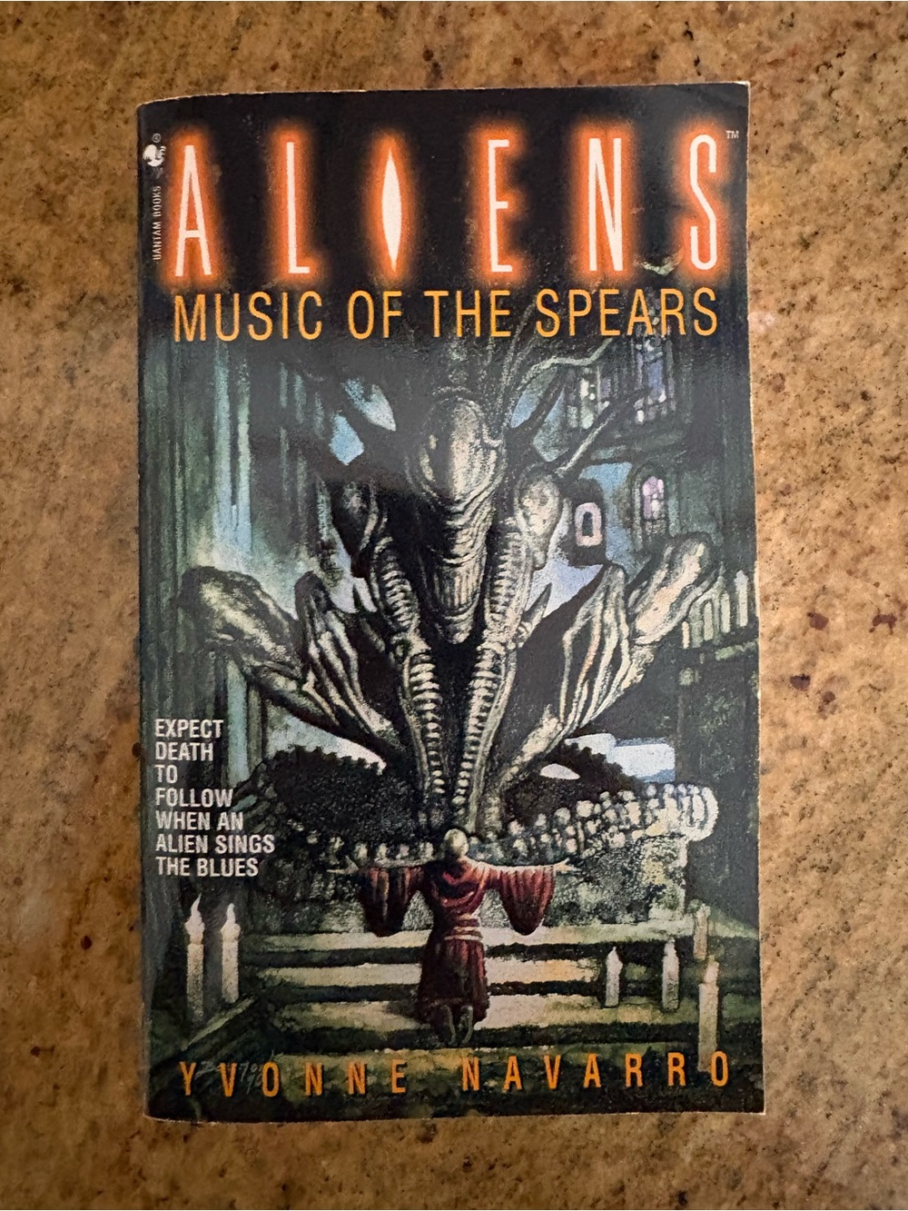Aliens: Music of the Spears by Yvonne Navarro - very good condition